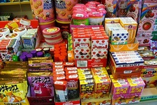 少吃零食多吃飯 愛護身體最重要