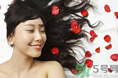 25歲掉頭發怎么辦 鹽水洗發+枸杞白米粥