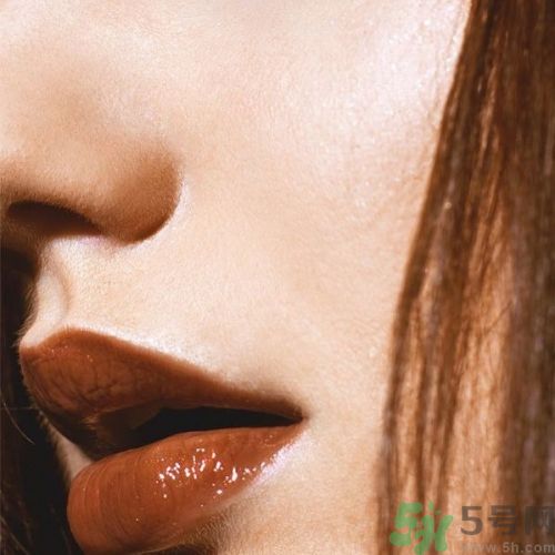 情人節(jié)約會妝容 可愛到融化的巧克力彩妝