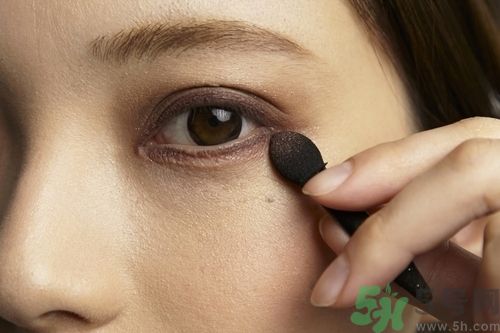 情人節(jié)約會妝容 可愛到融化的巧克力彩妝