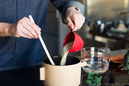 藜麥石榴斑節蝦怎么做 藜麥石榴斑節蝦制作方法