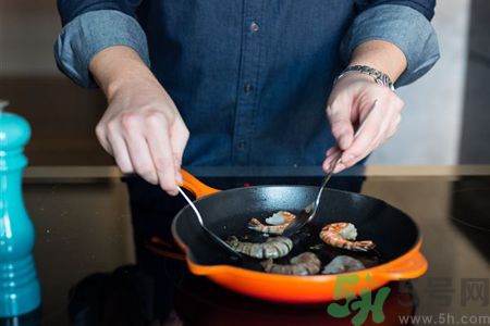 藜麥石榴斑節蝦怎么做 藜麥石榴斑節蝦制作方法