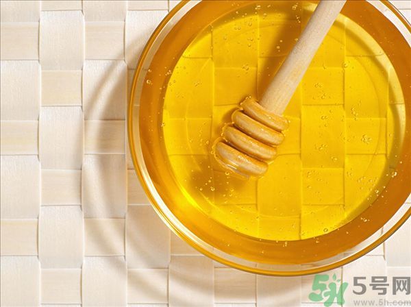 花粉過敏能吃蜂蜜嗎？花粉過敏可以喝蜂蜜嗎？