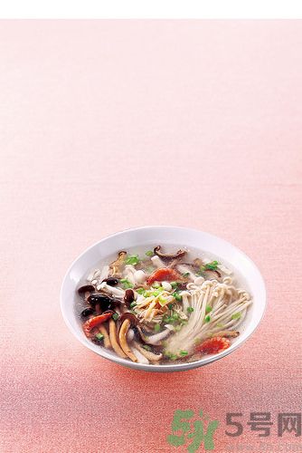 簡(jiǎn)單蔬菜湯的做法有哪此些？蔬菜湯有美容的功效嗎