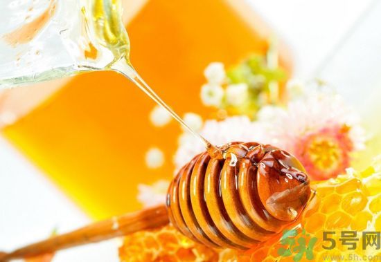 喝蜂蜜水有什么好處?蜂蜜水的作用與功效.jpg 喝蜂蜜水有什么好處?蜂蜜水的作用與功效.jpg