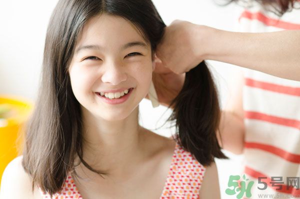 先用護發(fā)素還是先用洗發(fā)水？洗發(fā)水護發(fā)素的使用順序？