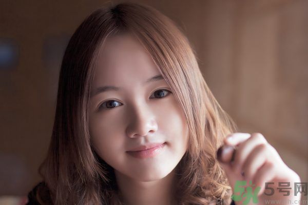 頭發沒干睡覺會面癱嗎?頭發沒干睡覺有什么危害