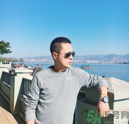 47歲老爸顏值逆天 47歲老爸保養怎么做的？