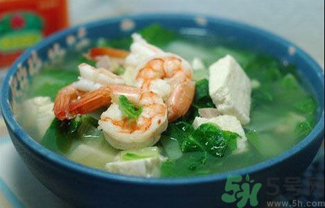 菠菜可以喝豆腐一起吃嗎？菠菜可以喝蝦一起吃嗎？