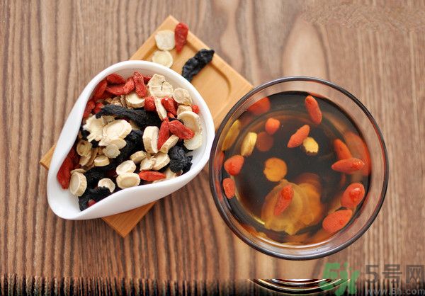 蕁麻疹會不會傳染？蕁麻疹怎么治才能好？