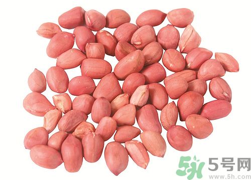 花生皮能不能吃？花生能和螃蟹一起吃嗎？