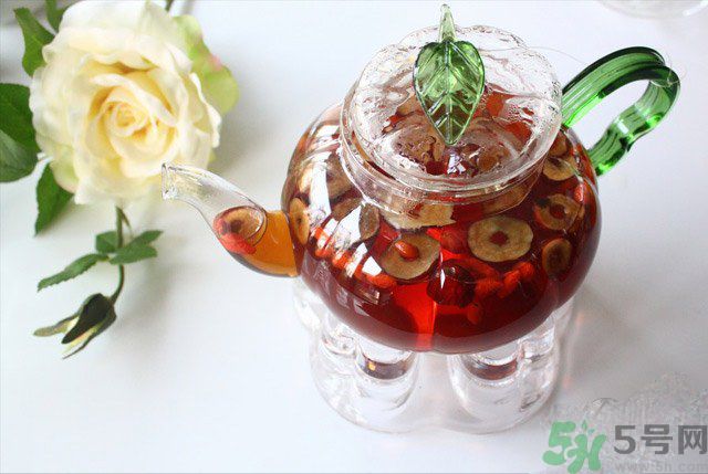 紅棗不能和什么一起吃？紅棗泡水喝會上火嗎？