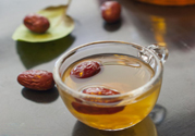 紅棗不能和什么一起吃？紅棗泡水喝會上火嗎？