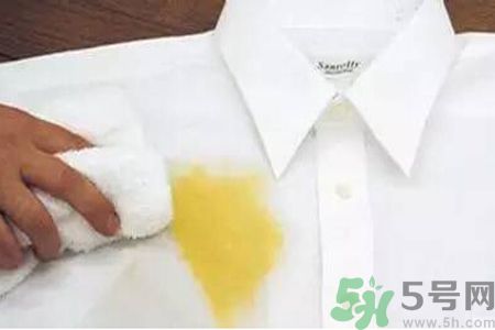 草莓汁弄到衣服上了怎么洗？怎么洗掉草莓汁？