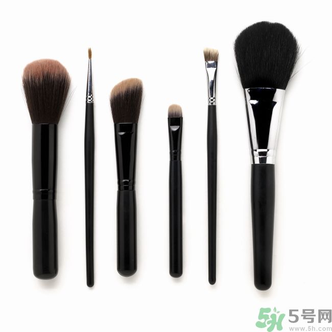 怎樣化妝不傷皮膚？化妝對皮膚有傷害嗎？