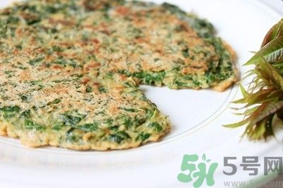 香椿雞蛋餅怎么做？香椿煎蛋餅怎么才能好吃？