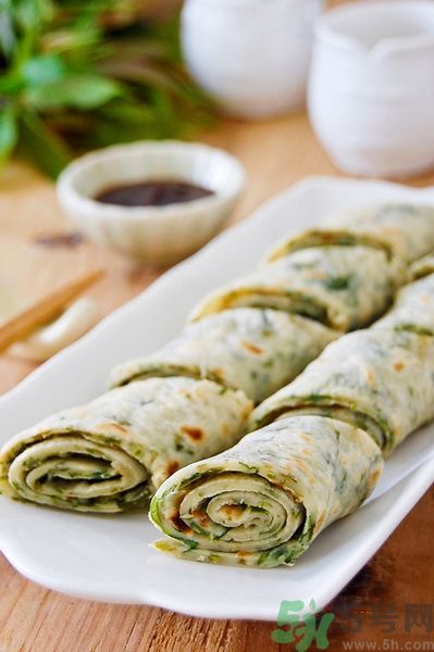 香椿雞蛋餅怎么做？香椿煎蛋餅怎么才能好吃？