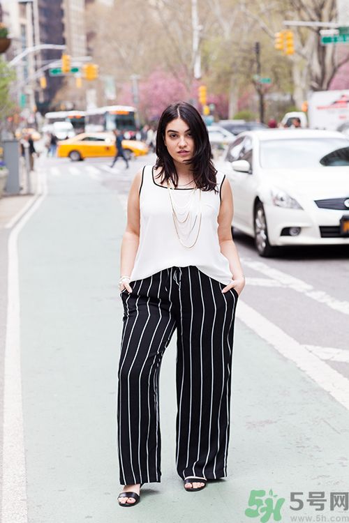 長(zhǎng)得胖女生怎么穿衣服顯瘦？胖女孩穿什么褲子好？