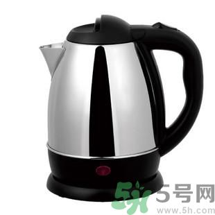 用電水壺燒水喝人會變笨嗎？電水壺燒水好不好？