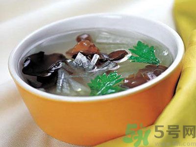 白發(fā)多吃黑木耳可以變黑嗎？怎么防止白發(fā)？