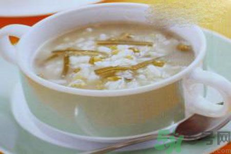 皮膚過(guò)敏怎么辦？皮膚過(guò)敏吃什么？