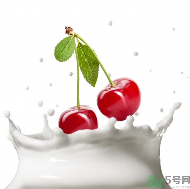 香蕉和牛奶可以一起吃嗎？牛奶可以和什么水果一起吃？