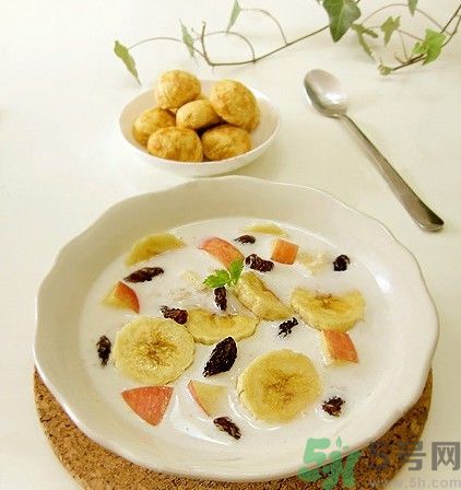 牛奶能和獼猴桃一起吃嗎？牛奶不能和什么一起吃？
