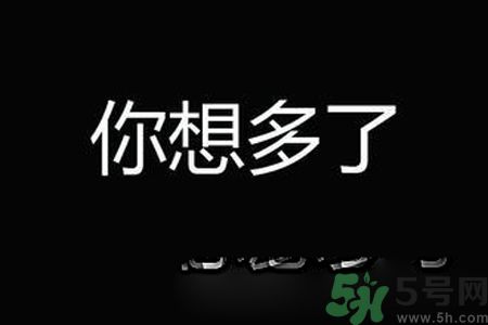 校服帶反光標志防早戀是怎么回事？校服為什么要帶反光標志？
