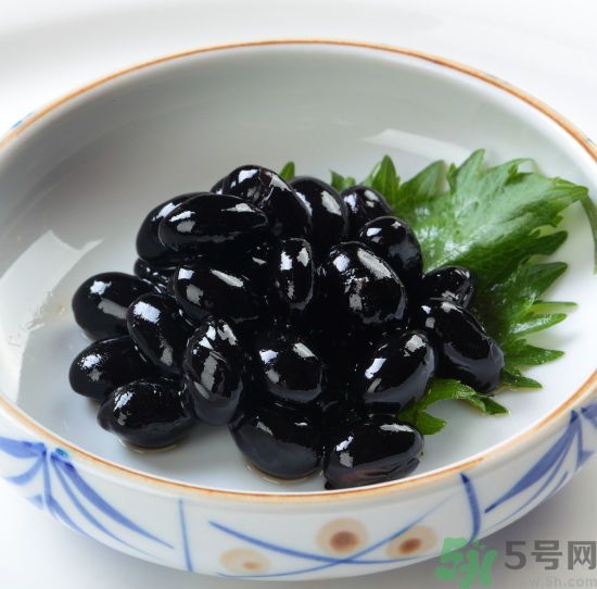 黑豆要泡多久才會軟？黑豆要越泡越久嗎？