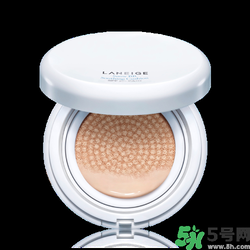 蘭芝氣墊bb13號跟21號哪個更白？蘭芝氣墊bb色差大嗎？