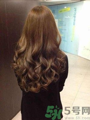 自己怎么吹卷發？吹卷發的小竅門？