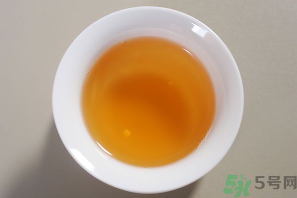 早上起床喝白開水好嗎？喝白開水好還是茶水好？