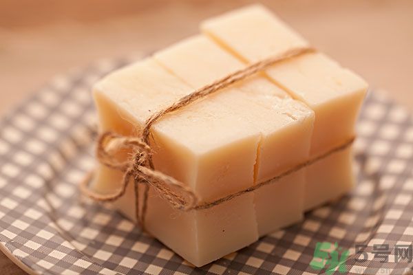 肥皂和沐浴露哪個好？肥皂和沐浴露的區(qū)別？