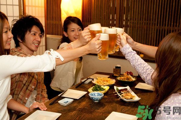 喝酒怎樣才能不傷身？飲酒要注意些什么？