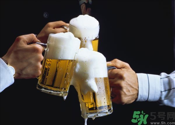 喝酒怎樣才能不傷身？飲酒要注意些什么？