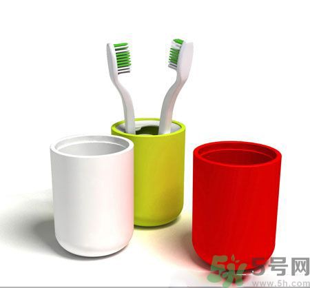 牙齦出血要換牙刷嗎？牙刷多久換一次好？