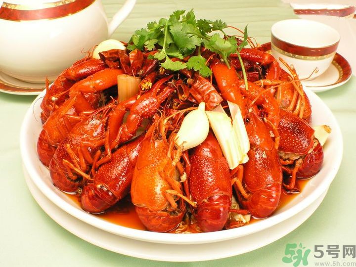 吃海鮮能喝啤酒嗎？吃海鮮為什么不能喝啤酒？