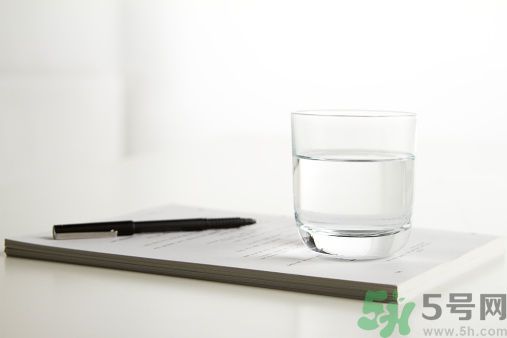 白開水隔幾天還能喝嗎？喝白開水要注意什么？