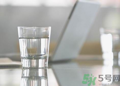 白開水隔幾天還能喝嗎？喝白開水要注意什么？