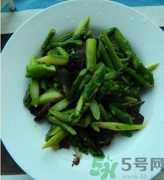 蘆筍和洋蔥能一起吃嗎？蘆筍和洋蔥怎么炒好吃？