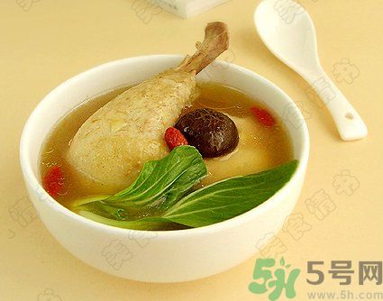 燉雞湯怎么去腥？燉雞湯很腥要怎么做才好？