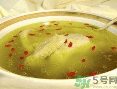 燉雞湯怎么去腥？燉雞湯很腥要怎么做才好？