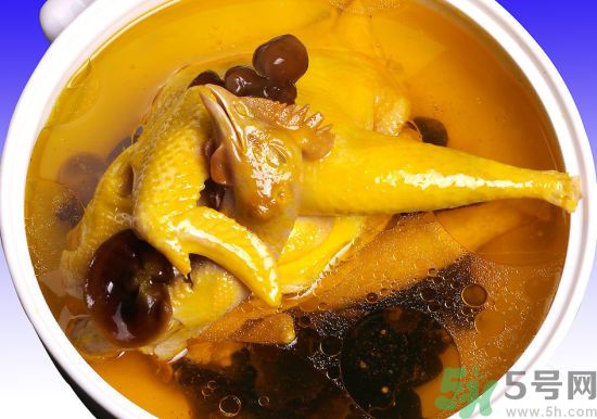 燉雞湯怎么去腥？燉雞湯很腥要怎么做才好？