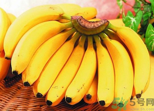 香蕉中間發黑可以吃嗎？香蕉中間發黑吃了會怎么樣？