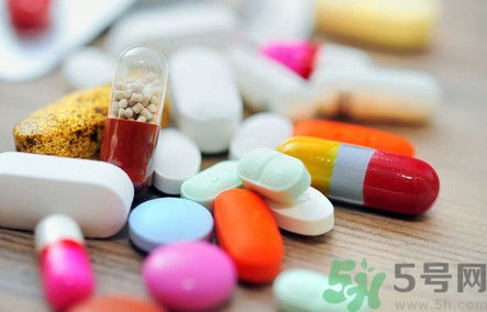 吃了感冒藥還可以喝咖啡嗎？感冒片和咖啡一起吃有什么影響？