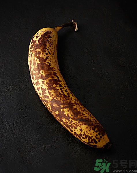香蕉皮有黑點還能吃嗎？香蕉怎么保存不變黑？