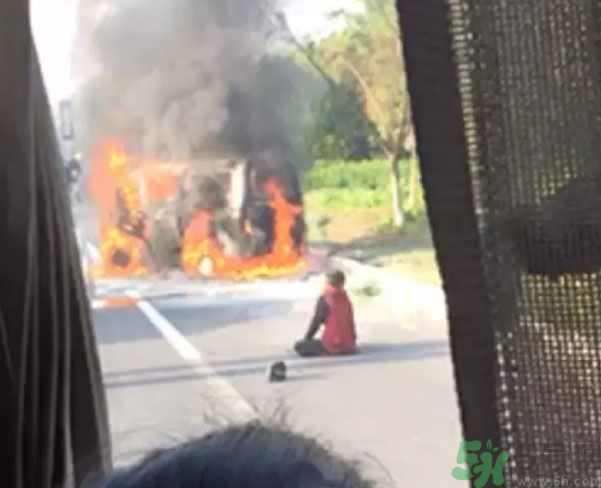 丈夫用盡全力推出妻子是怎么回事？ 遇到車禍我們如何自救？