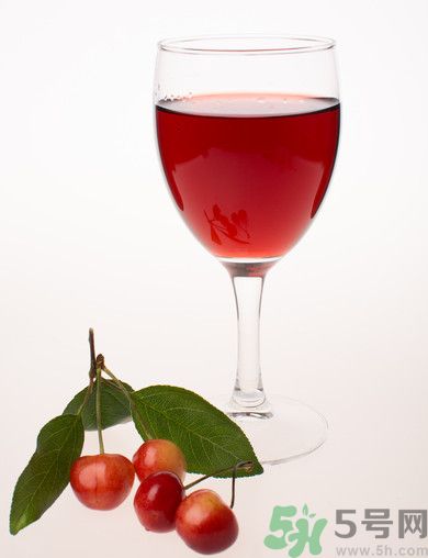 櫻桃泡酒能治療痛風嗎？櫻桃泡酒能喝嗎？