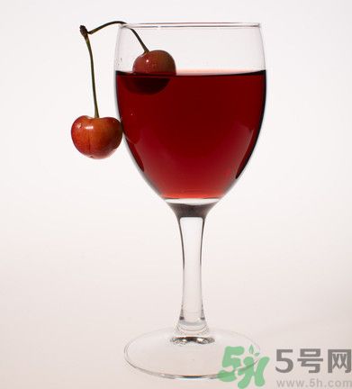 櫻桃泡酒能治療痛風嗎？櫻桃泡酒能喝嗎？