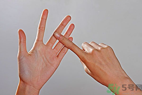 左撇子真的更聰明嗎？左撇子的優勢與劣勢